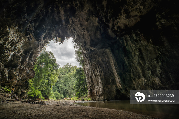 泰国梅洪山的Lod洞穴