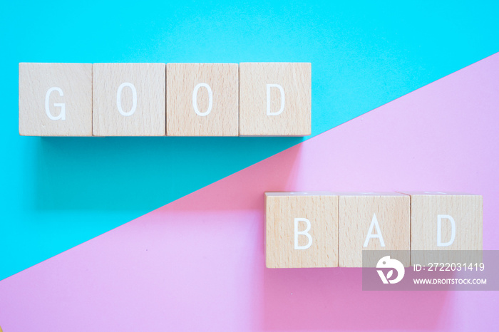 「GOOD」と「BAD」と書かれた積み木ブロック