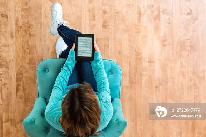 Young latina woman with an e-reader device