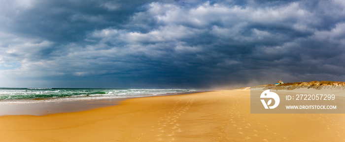 Wolken am Strand