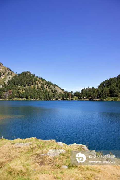 Ariège lac de montagne paysage nature - étang de Laurenti - tourisme voyage aventure