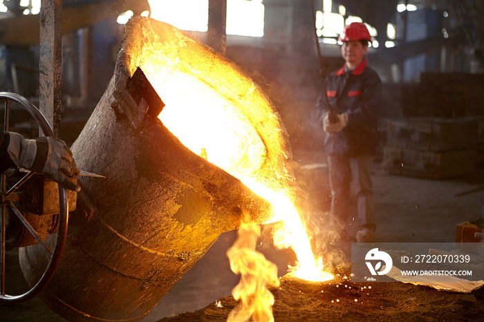 Working in cast iron foundry