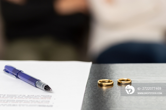 离婚、解除、废除婚姻的法令文件以及一些结婚戒指