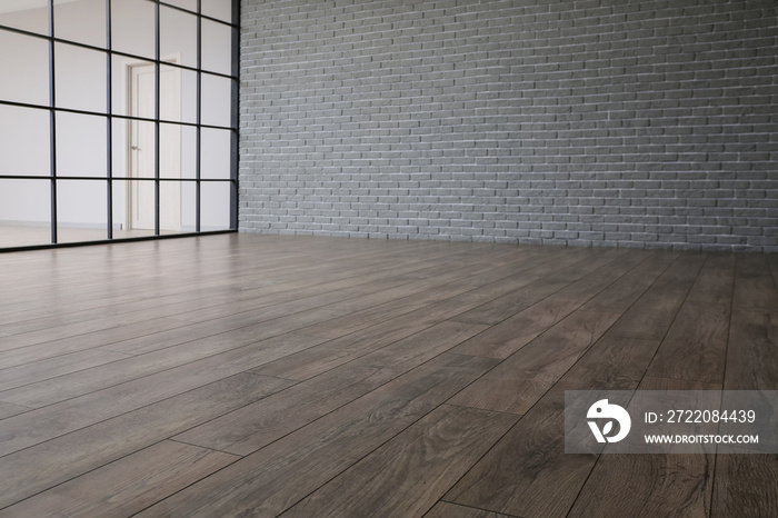 Empty room with clean laminate flooring