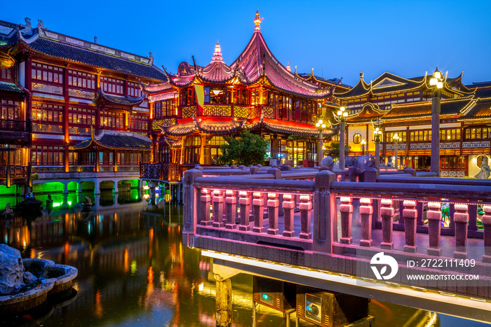 night view of yu yuan garden in shanghai, china