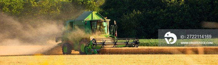 Campagne et machine agricole en France