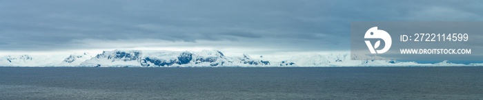 Antarktis Expedition - traumhafte Panoramalandschaft im  Vulkankrater von  Deception Island - Whalers Bay (Süd-Shetlandinseln)