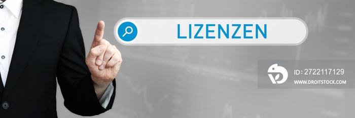 Lizenzen. Mann im Anzug zeigt mit dem Finger auf ein Suchfeld. Das Wort Lizenzen steht in der Suche. Symbol für Business, Finanzen, Statistik, Analyse, Wirtschaft