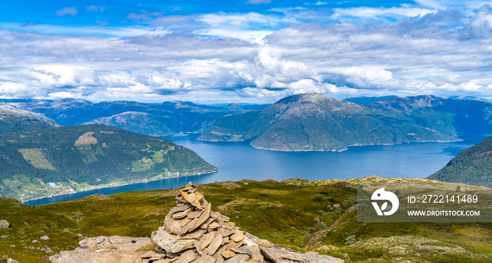 Hiking the famous Dronningstien (the Queen’s route) from, Kinsarvik, the Hardangervidda National Park and Lofthus, Hardanger, Norway.