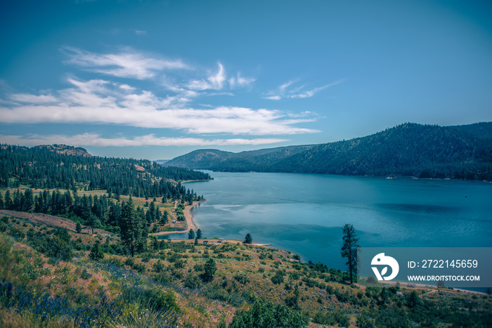 columbia river scenes on a beautiful sunny day