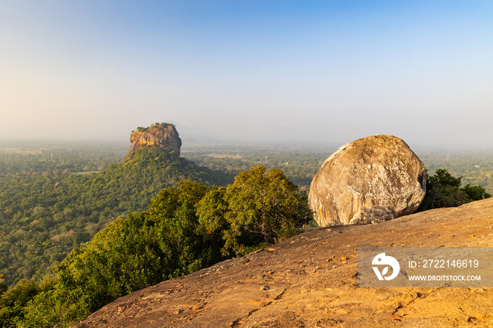 Sigiriya Rock vom Pidurangala Rock aus gesehen zu Sonnenaufgang