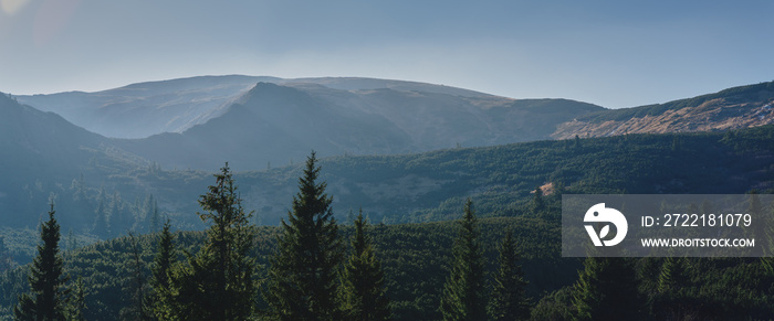 Chornogora ridge. Sunny autumn day in the mountains. Ukrainian Carpathian mountains.