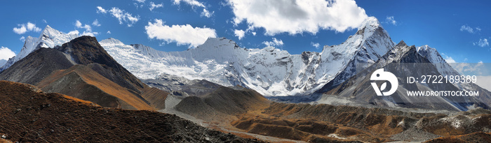 Chukhung glacier and Ama Dablan peak views