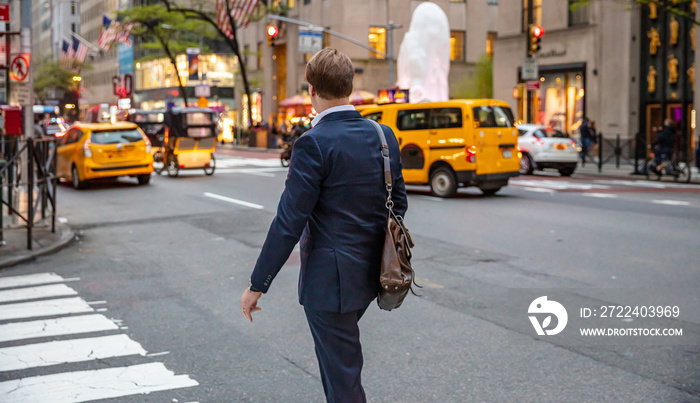 Youmg man formal dressed crossing the street in New York Manhattan