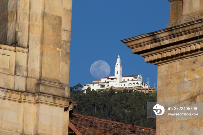 Luna en Monserrate, Bogotá