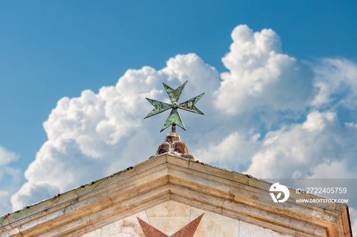 Closeup of a Maltese Cross or Cross of Saint John, Church of St. Stephen of the Knights (Chiesa di Santo Stefano dei Cavalieri). Pisa, Square of the Knights (Piazza dei Cavalieri), Tuscany, Italy.