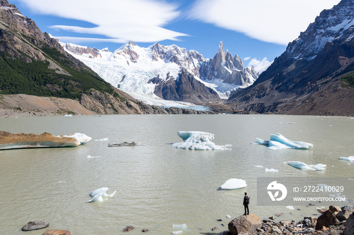 Voyageur à la Laguna Torre, El Chalten, Argentine