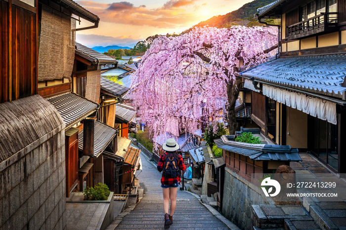 Woman traveler with backpack walking at Historic Higashiyama district in spring, Kyoto in Japan.