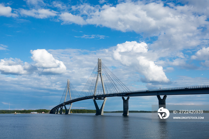 Long bridge called Replot (Finnish: Raippaluoto). It is is a cable-stayed tuftform bridge connecting the island of Replot with the mainland in Korsholm (Finnish: Mustasaari)