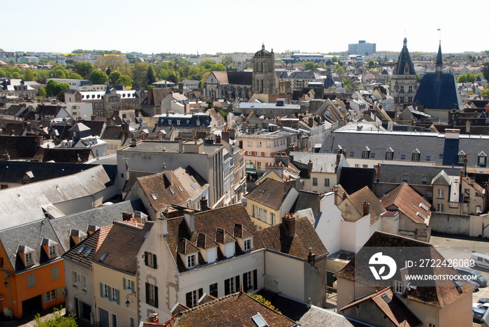 Ville de Dreux, les toits de la ville, département d’Eure-et-Loir, Normandie, France