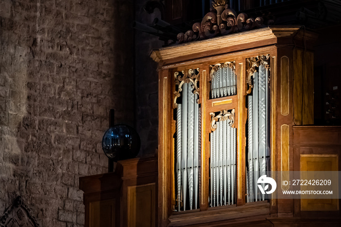 Orgue dans une basilique de Barcelone