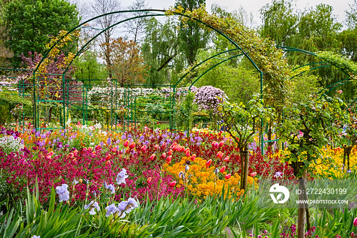 Beatiful spring garden in Giverny, France.