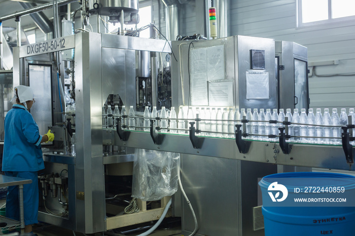 Water factory - Water bottling line for processing and bottling pure spring water into small bottles