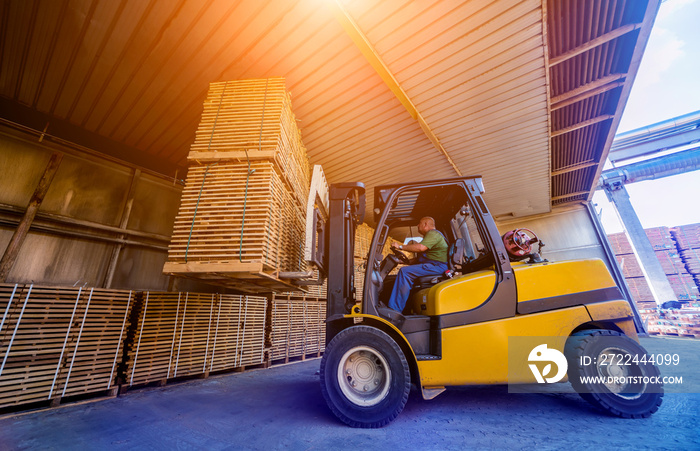 Forklift loader load lumber into a dry kiln. Wood drying in containers.