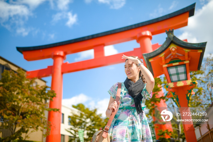 Woman travel alone in Japan : Fushimi Inari Taisha