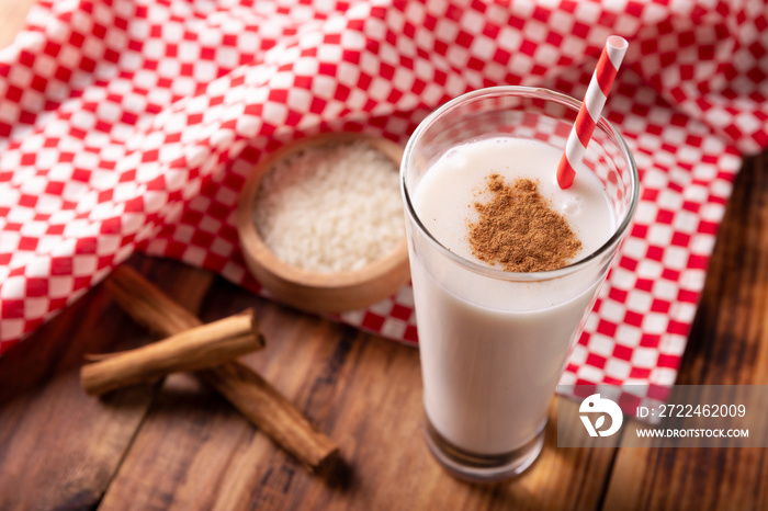 Agua de Horchata. Also known as horchata de arroz, it is one of the traditional fresh waters in Mexico, it is made with rice and cinnamon.