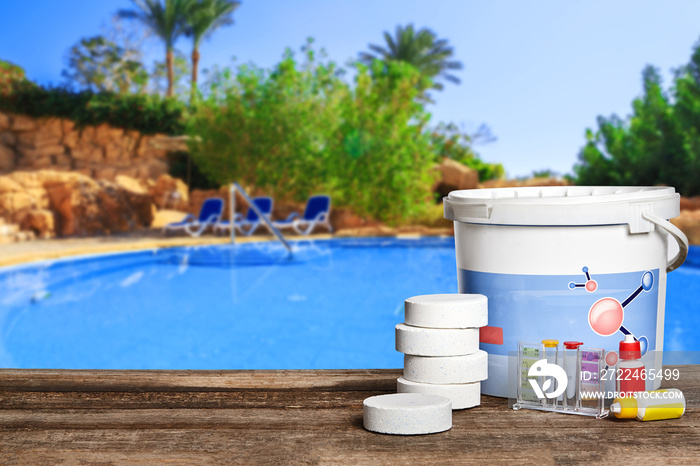 Equipment with chemical cleaning products and tools for the maintenance of the swimming pool.