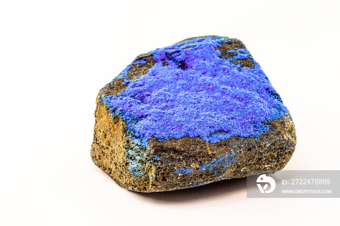 Cobalt is a chemical element present in the enameled mineral (CoAs2), which is used as a pigment for the blue tint in the entire industry worldwide