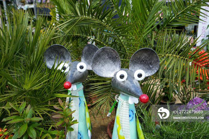 Dekorative Mäuse aus Metall für den Garten