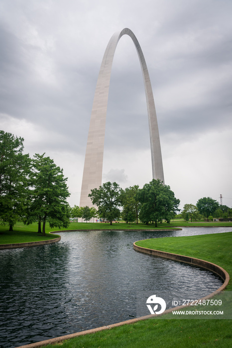 River and Gateway Arch National Park