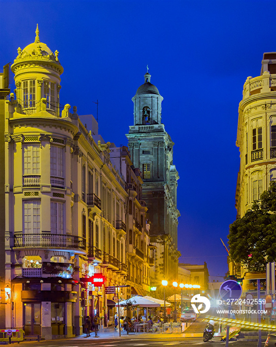 night image of the vegueta neighborhood in gran canaria