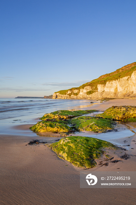 Abendstimmung am Whiterocks Beach – Country Antrim, Nordirland