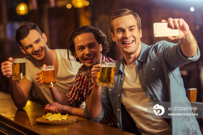 Men in pub