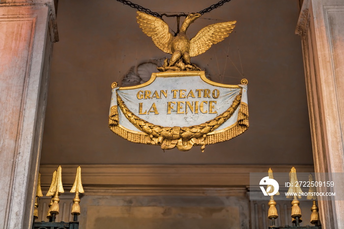 detail des historischen teatro La Fenice in venedig, italien