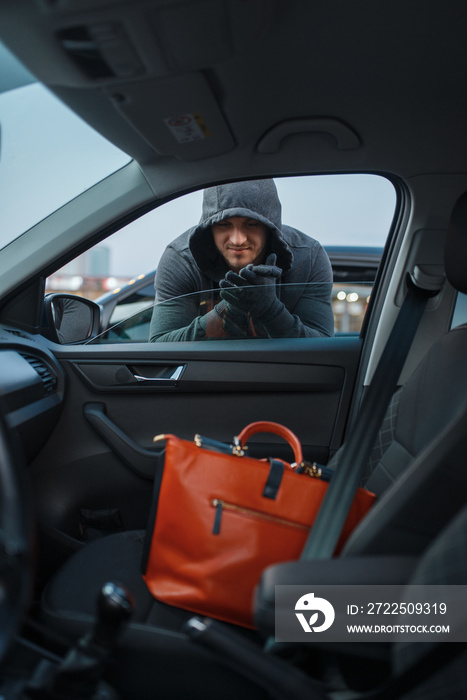 Car robber steals womens handbag, stealing