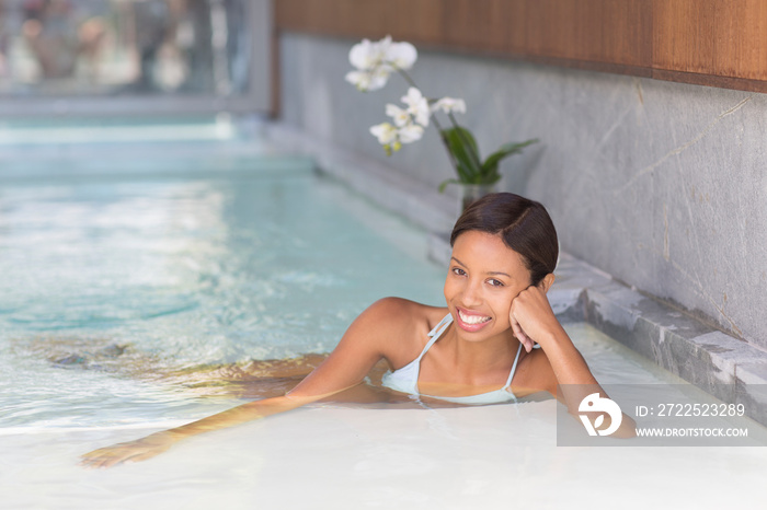 Portrait beautiful young woman relaxing in spa swimming pool