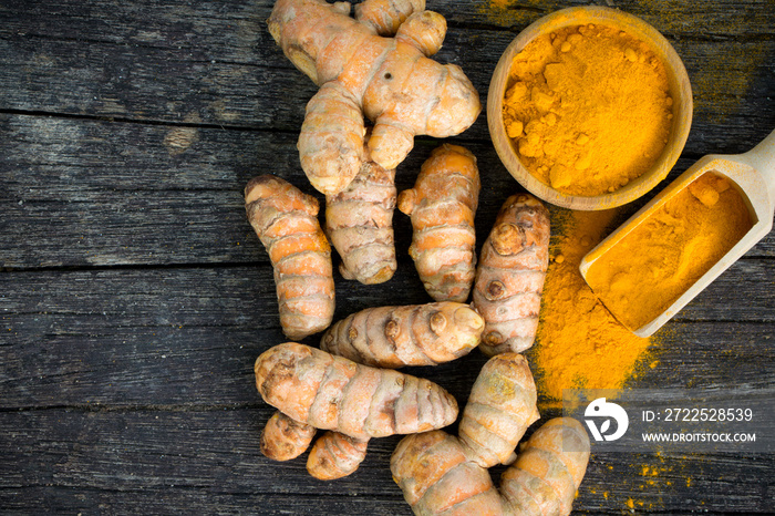 Turmeric roots and turmeric powder