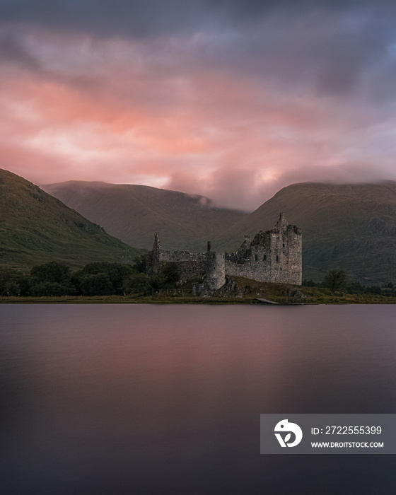 kilchurn castle sunset