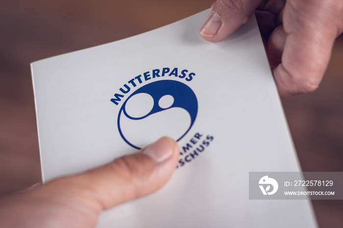 Mutterpass wird übergeben