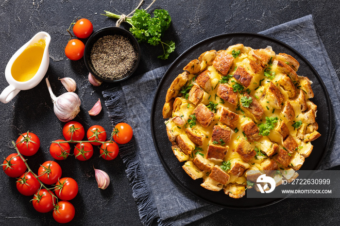 cheesy garlic bread, pull apart bread, top view