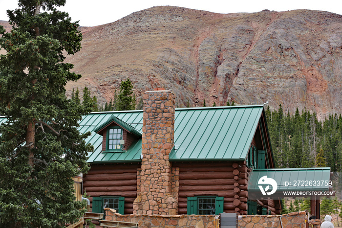 Lodge before Pikes Peak