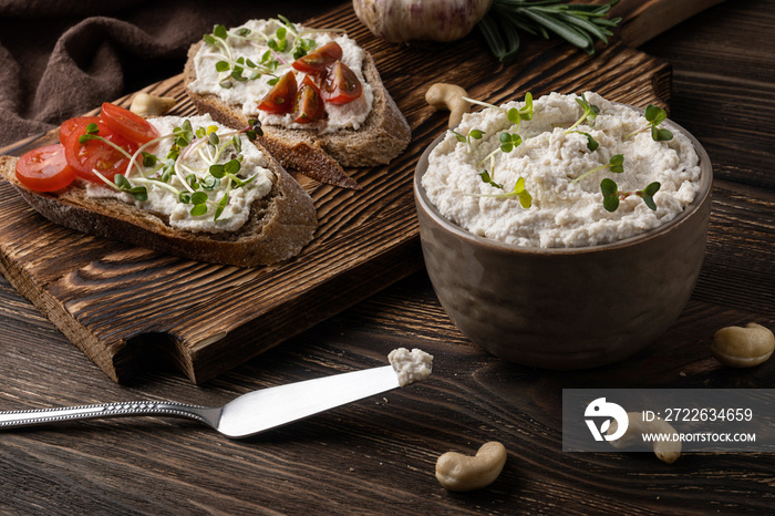 Cream cheese made from fermented cashews.