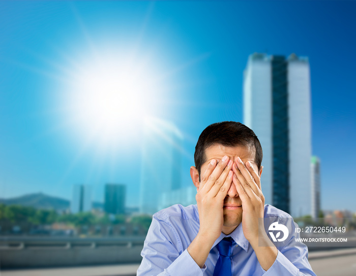 dehydrated man walking in summer