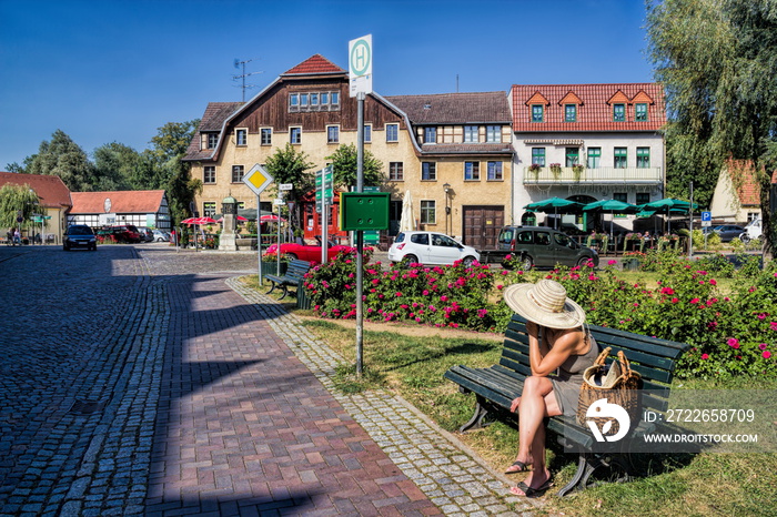 Buckow, Warten auf den Landbus