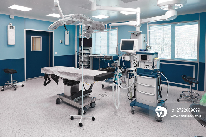 Large spacious operating board with a large amount of light, with modern equipment for various complex operations, operating table, lamps, ventilator.