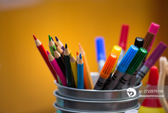 Felt pens in metal box